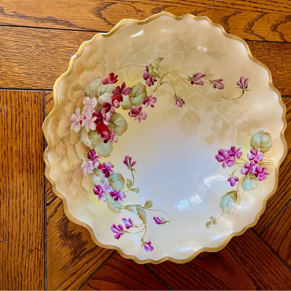 Handpainted Floral Scalloped Edge Bowl plus 6 small bowls